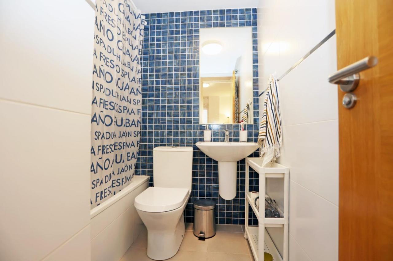 Casa Fenicia - Cosy Apartment With Free Private Parking Малага Екстер'єр фото